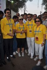 Anil Kapoor, Mahima Chaudhary, Gulshan Grover, Nita Ambani at Standard Chartered Mumbai Marathon in Mumbai on 14th Jan 2012 (170).JPG